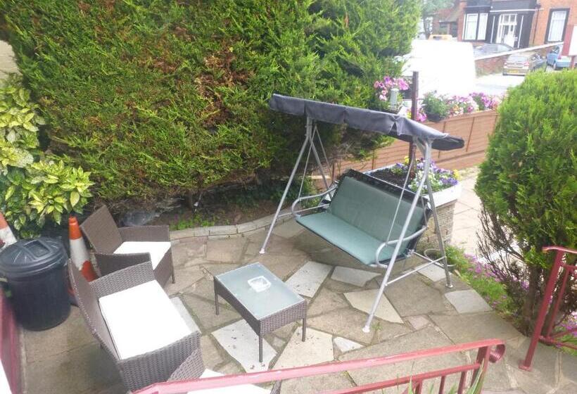 ベッドアンドブレックファースト The Warwick Southport