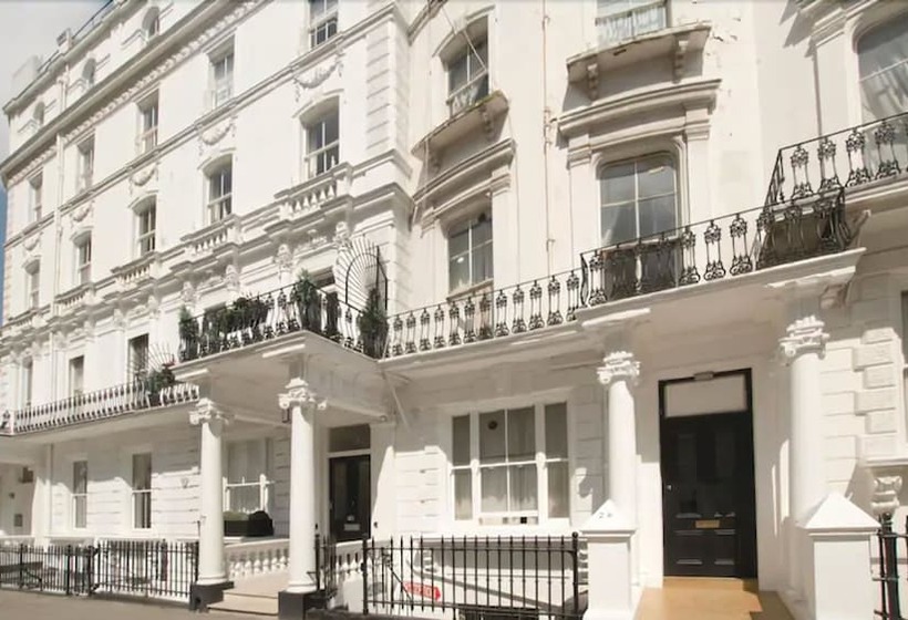 Central Hotel   Hostel