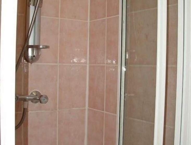 Central Hotel   Hostel