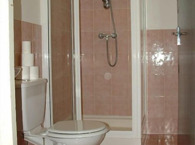 Central Hotel   Hostel