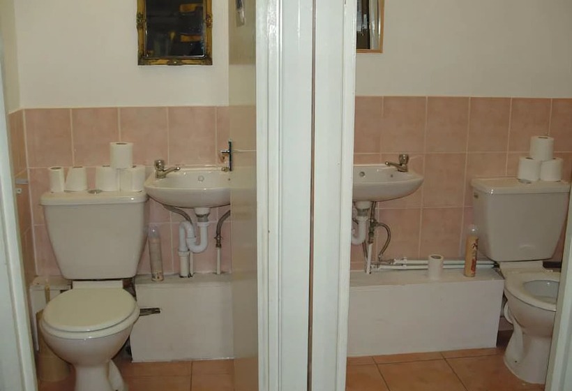 Central Hotel   Hostel