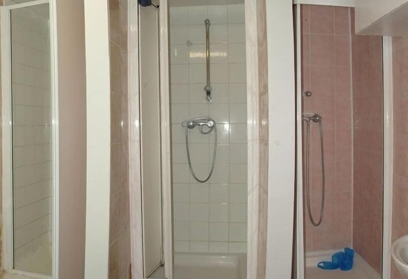 Central Hotel   Hostel