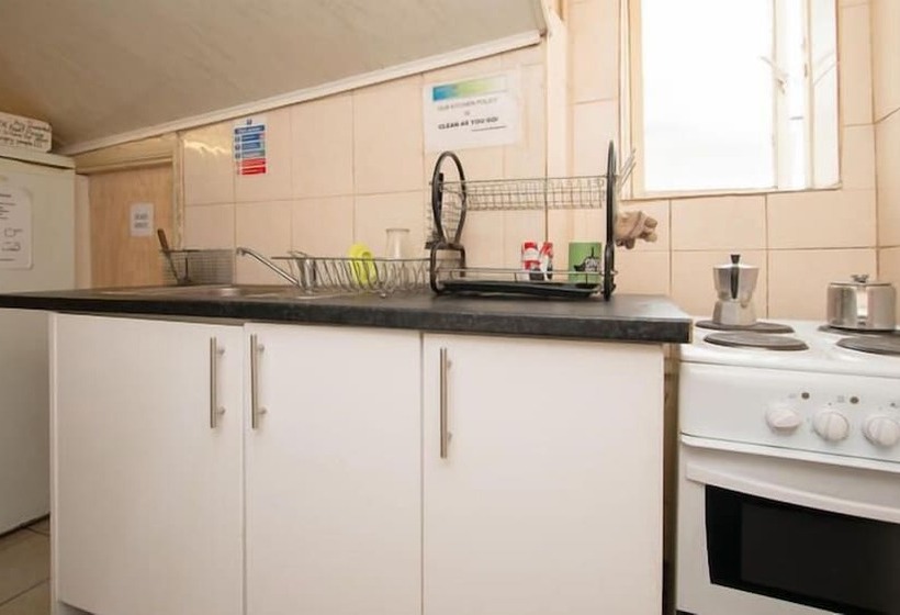 Central Hotel   Hostel