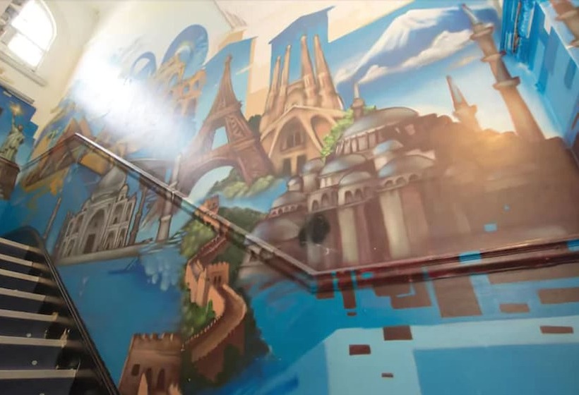 Central Hotel   Hostel