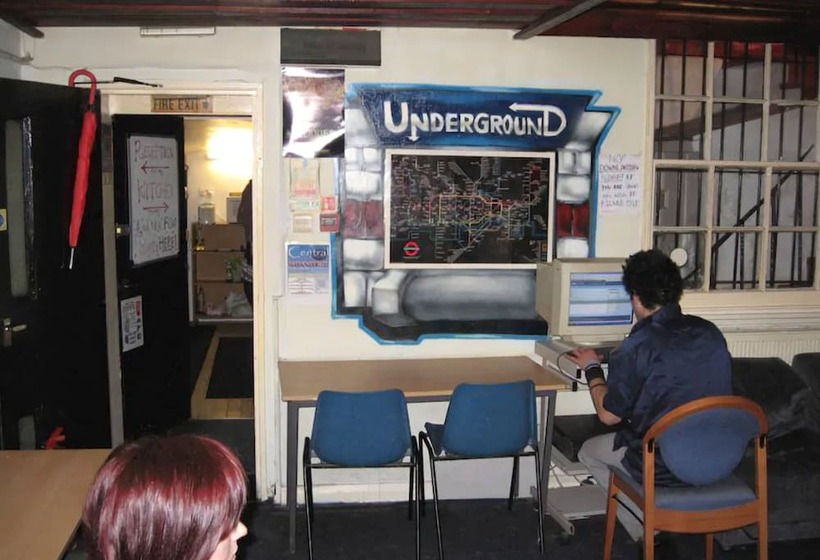 Central Hotel   Hostel