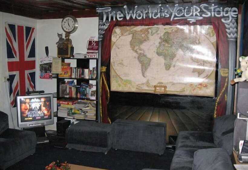 Central Hotel   Hostel