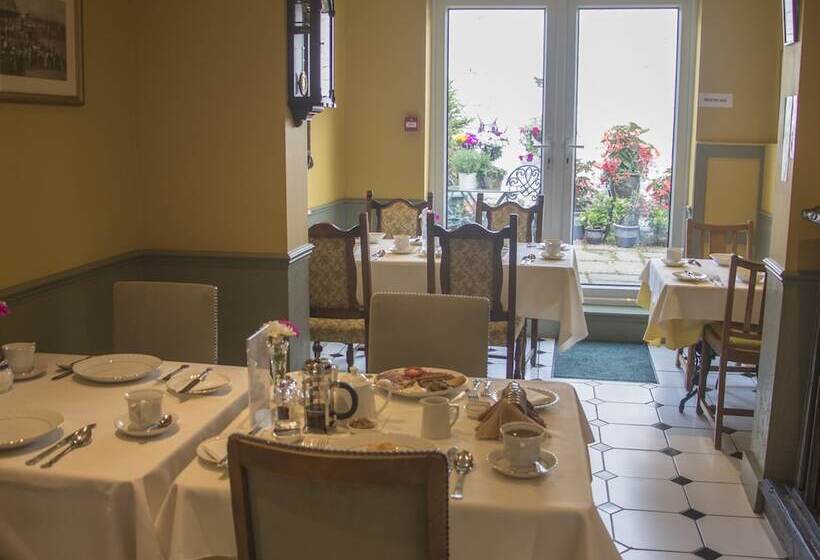 Отель Albert & Victoria Guest House