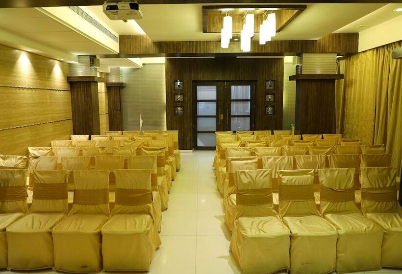 בית מלון כפרי Alka Residency