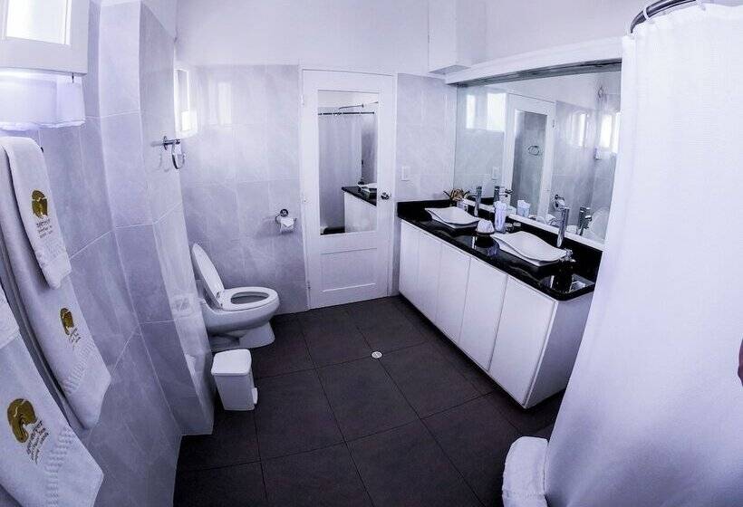 هتل Angermeyer Waterfront Inn