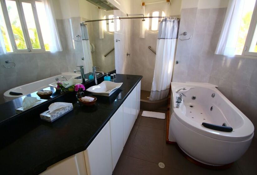 هتل Angermeyer Waterfront Inn