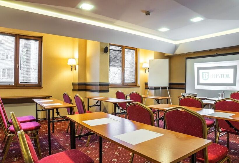 בית מלון כפרי Best Western Plus Bristol