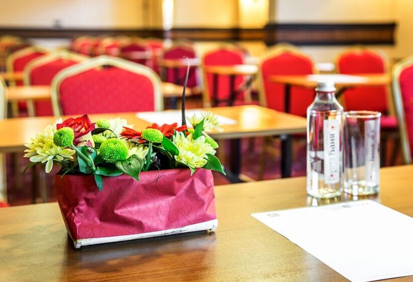 בית מלון כפרי Best Western Plus Bristol