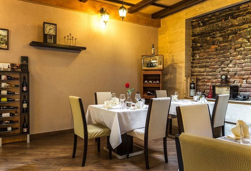 בית מלון כפרי Best Western Plus Bristol