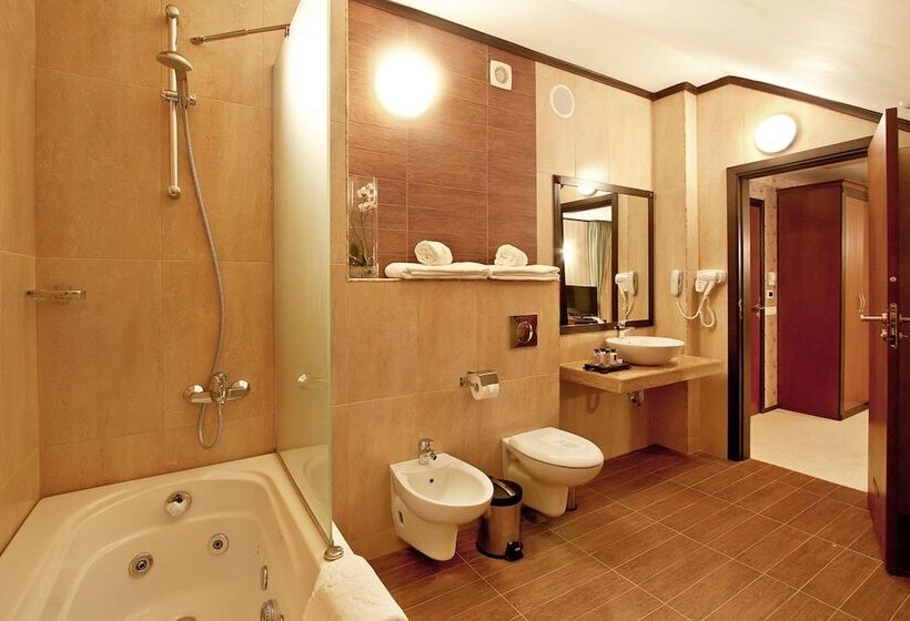 בית מלון כפרי Best Western Plus Bristol