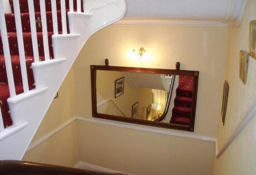 فندق Britannia Guest House