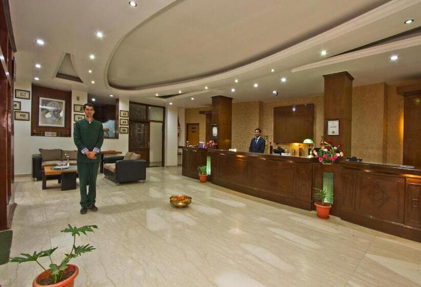 هتل Broadways Inn