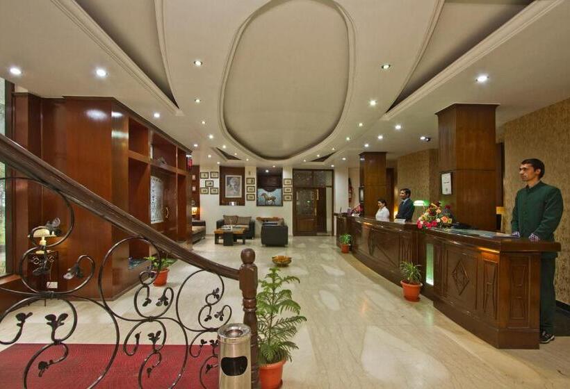 هتل Broadways Inn