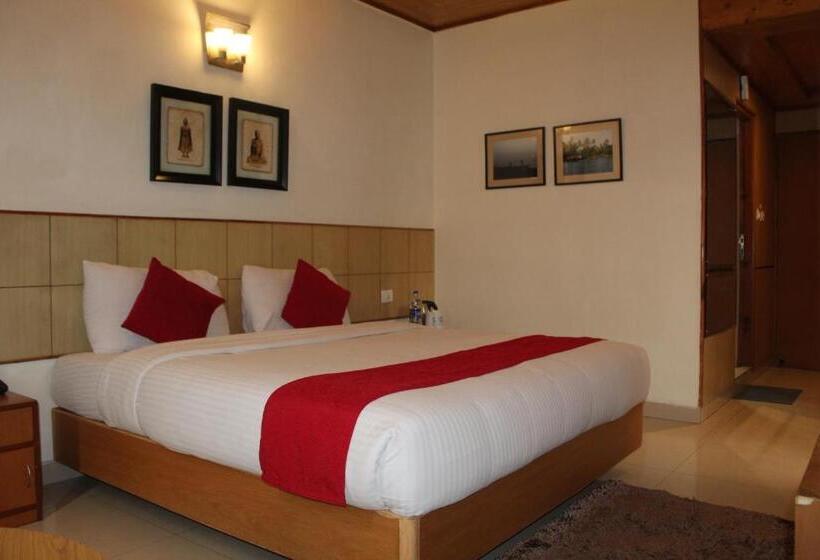 هتل Broadways Inn