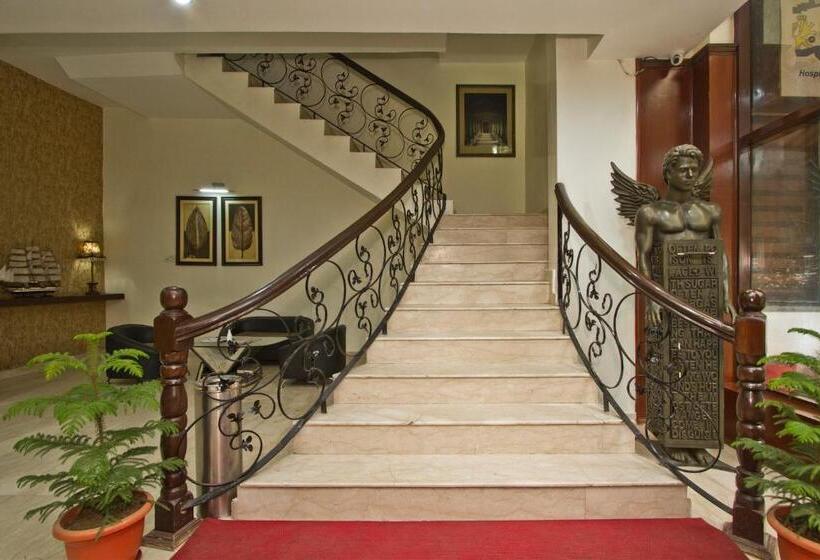 هتل Broadways Inn