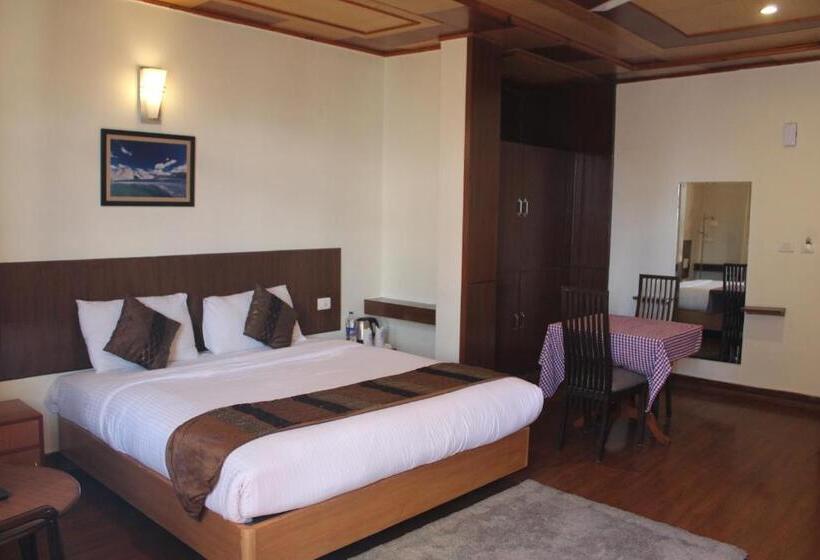 هتل Broadways Inn