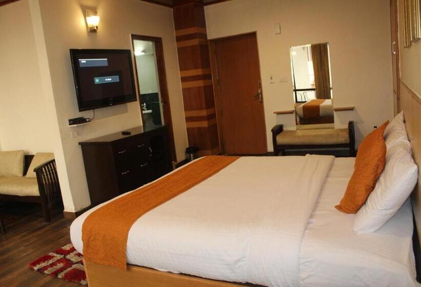 هتل Broadways Inn