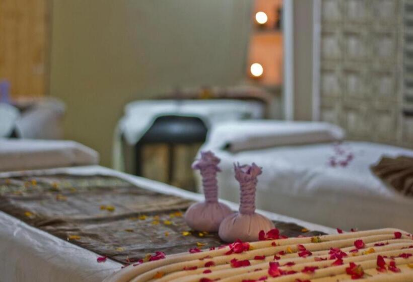 هتل Broadways Inn