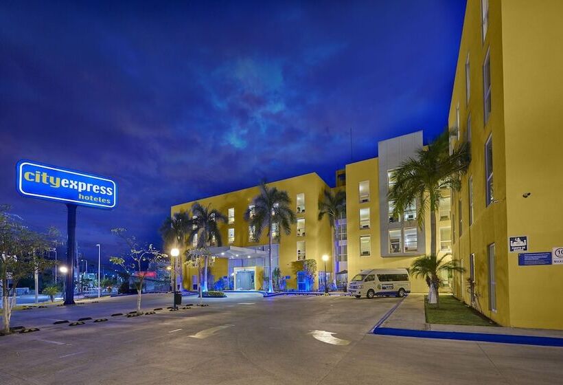 هتل City Express By Marriott Campeche