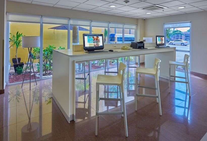 هتل City Express By Marriott Campeche