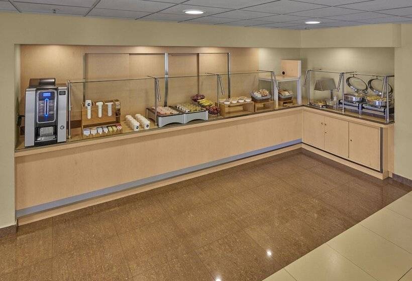 هتل City Express By Marriott Campeche