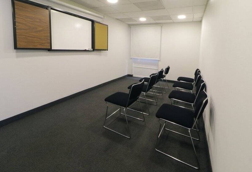 בית מלון כפרי City Express Junior By Marriott Guadalajara Periferico Sur