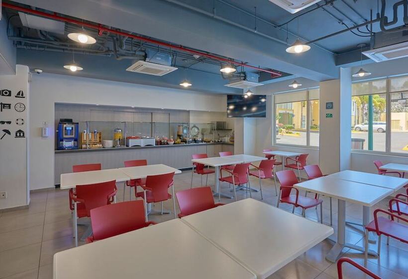 호텔 City Express Junior By Marriott Guadalajara Periferico Sur