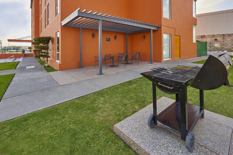 호텔 City Express Junior By Marriott Guadalajara Periferico Sur