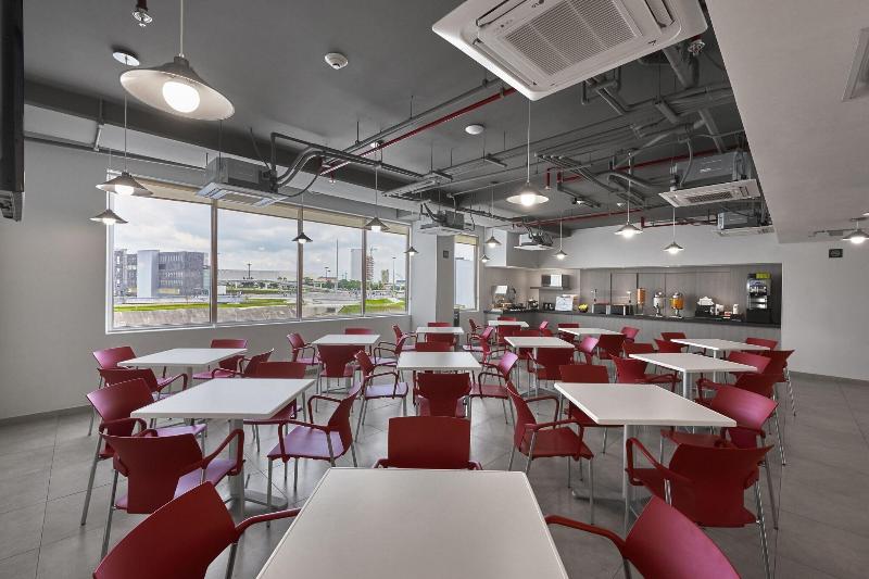 בית מלון כפרי City Express Junior By Marriott Guadalajara Periferico Sur