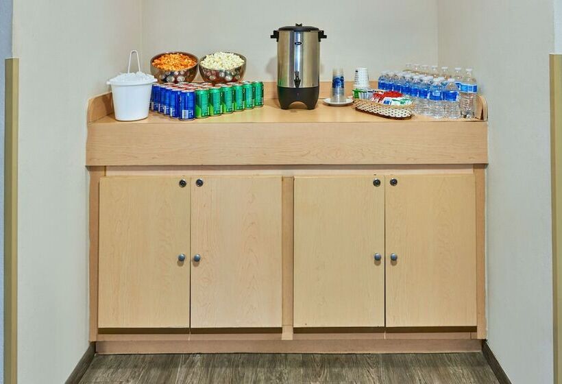 בית מלון כפרי City Express By Marriott Manzanillo