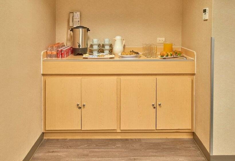 בית מלון כפרי City Express By Marriott Nogales