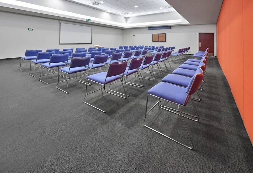 בית מלון כפרי City Express By Marriott Nogales