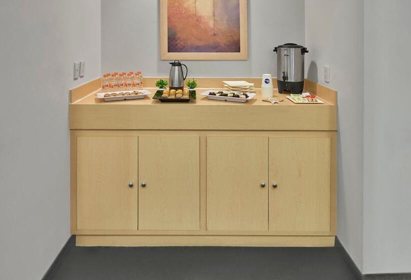 בית מלון כפרי City Express By Marriott Nogales