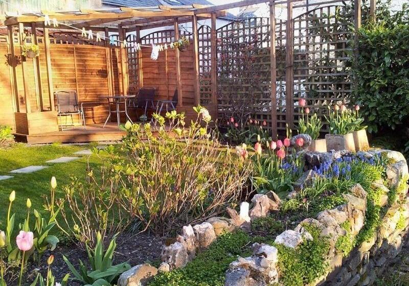 Отель College House