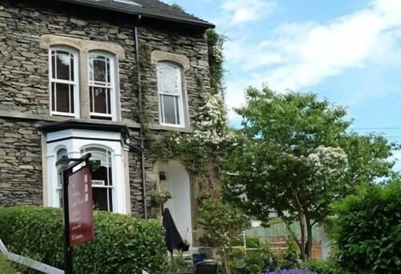 Отель College House