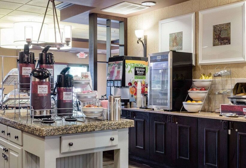 فندق Russell Inn & Suites