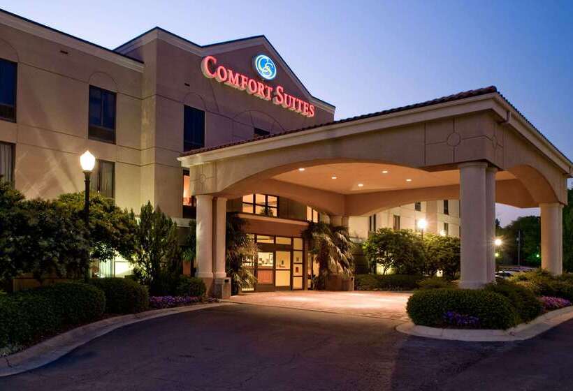 فندق Russell Inn & Suites