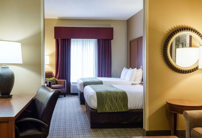 فندق Russell Inn & Suites