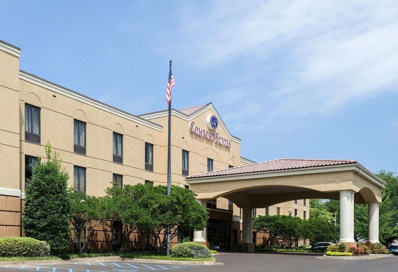 فندق Russell Inn & Suites