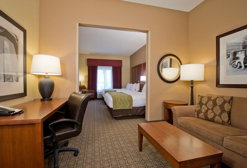 فندق Russell Inn & Suites