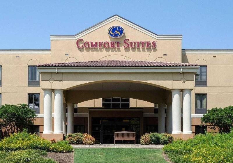 فندق Russell Inn & Suites