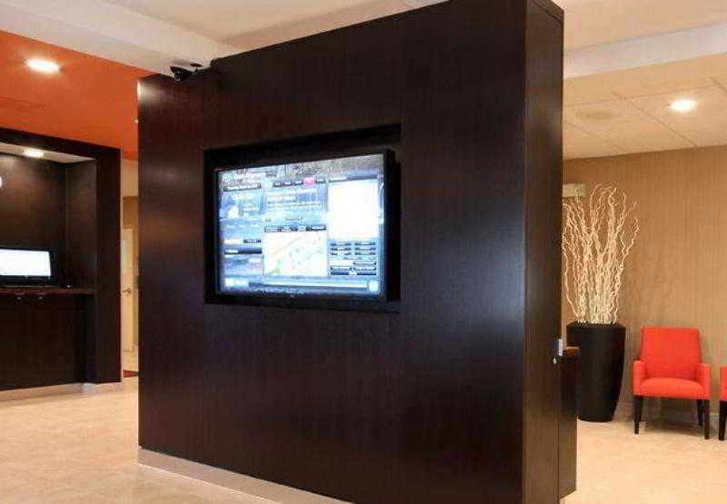 Отель Courtyard By Marriott Topeka