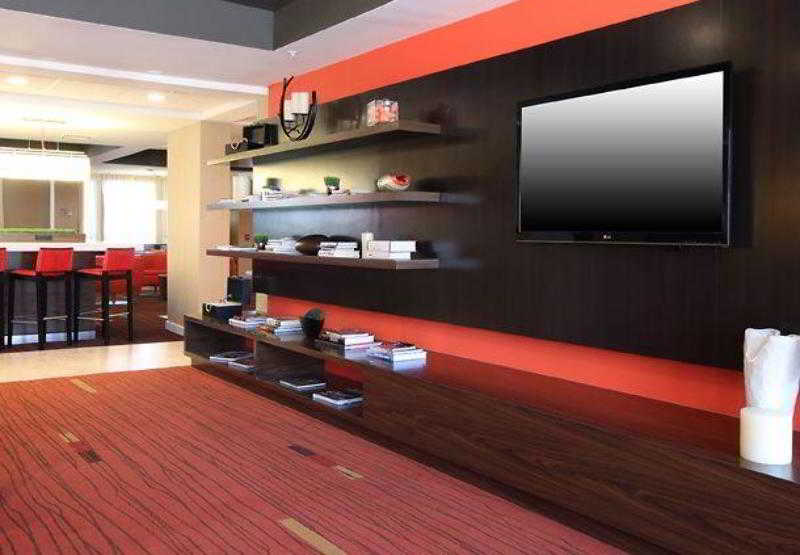 Отель Courtyard By Marriott Topeka