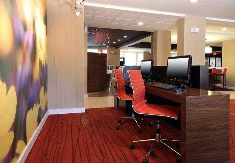 Отель Courtyard By Marriott Topeka