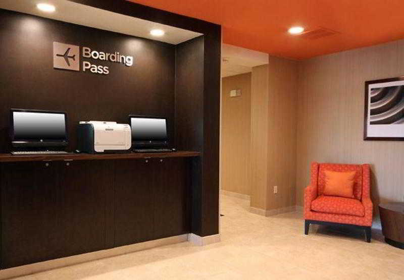 Отель Courtyard By Marriott Topeka
