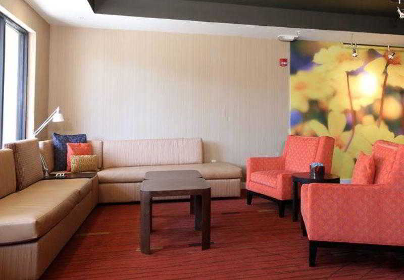 Отель Courtyard By Marriott Topeka